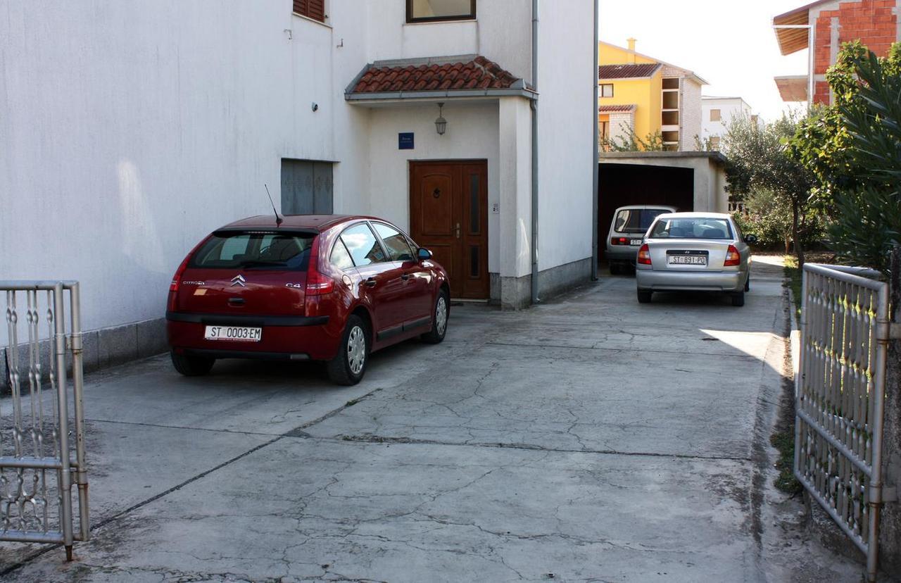 Apartments With A Parking Space Kastel Stafilic, Kastela - 5219 Экстерьер фото